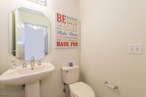 210 Swanstrom Pl E, Union, NJ 07083 photo 9