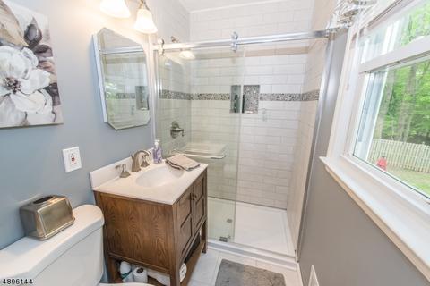 8 Prince Ct, Wayne, NJ 07470 photo 9