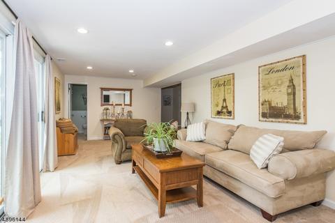 8 Prince Ct, Wayne, NJ 07470 photo 15
