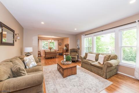 8 Prince Ct, Wayne, NJ 07470 photo 4