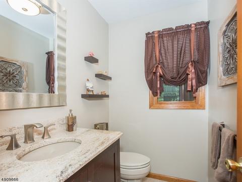 46 Chandler Dr, Wayne, NJ 07470 photo 7