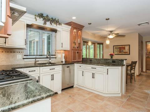 46 Chandler Dr, Wayne, NJ 07470 photo 10