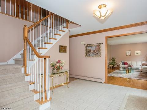 46 Chandler Dr, Wayne, NJ 07470 photo 3