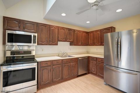 41 Aspen Dr, Bernards, NJ 07920 photo 4