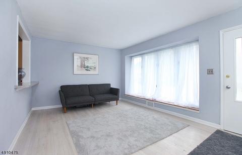 5 Giannone Rd, Wayne, NJ 07470 photo 4