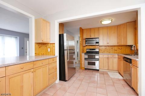 5 Giannone Rd, Wayne, NJ 07470 photo 9