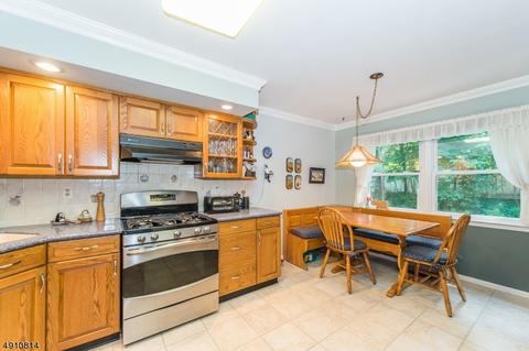 9 Heritage Manor Dr, Wayne, NJ 07470 photo 2