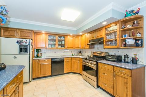 9 Heritage Manor Dr, Wayne, NJ 07470 photo 9
