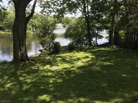 114 W Lake Dr, Wayne, NJ 07470 photo 3