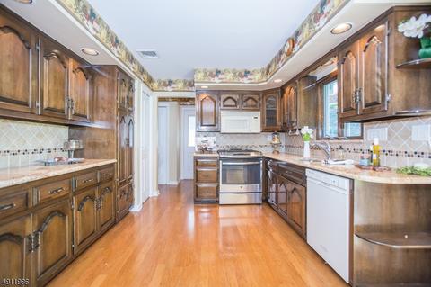 93 Tall Oaks Dr, Wayne, NJ 07470 photo 8