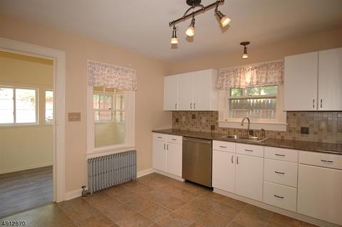 211 Sharp St, Hackettstown, NJ 07840 photo 6