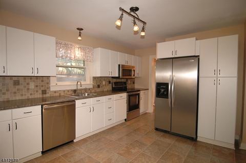 211 Sharp St, Hackettstown, NJ 07840 photo 4