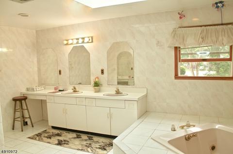 324 Valley Rd, Wayne, NJ 07470 photo 8