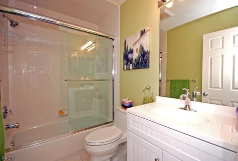 20 Cambridge Pl, Wayne, NJ 07470 photo 17