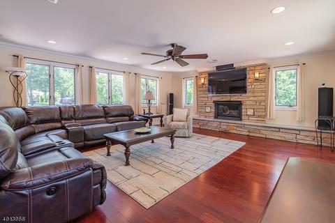 168 Village Cir E, Paramus, NJ 07652 photo 8