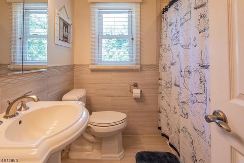 168 Village Cir E, Paramus, NJ 07652 photo 20