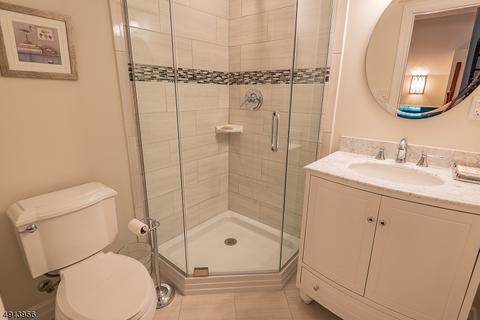 168 Village Cir E, Paramus, NJ 07652 photo 13