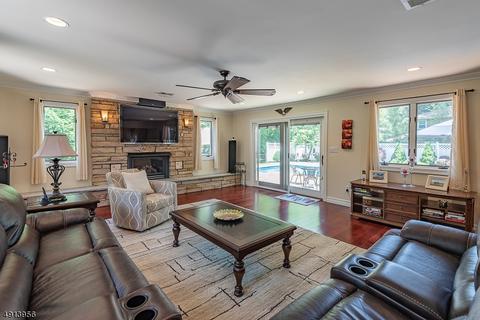 168 Village Cir E, Paramus, NJ 07652 photo 10