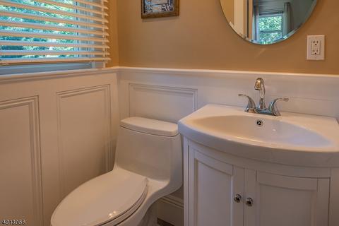 168 Village Cir E, Paramus, NJ 07652 photo 16