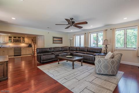 168 Village Cir E, Paramus, NJ 07652 photo 9