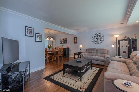 168 Village Cir E, Paramus, NJ 07652 photo 4