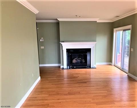 101 Smith Ct, Edgewater, NJ 07020 photo 8