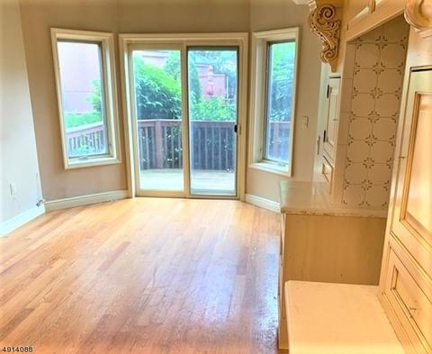101 Smith Ct, Edgewater, NJ 07020 photo 4