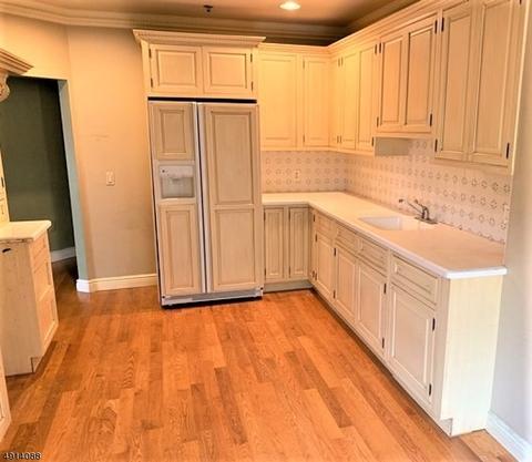 101 Smith Ct, Edgewater, NJ 07020 photo 2