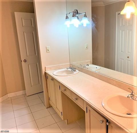 101 Smith Ct, Edgewater, NJ 07020 photo 13