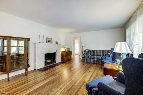 87 Green Knolls Dr, Wayne, NJ 07470 photo 2