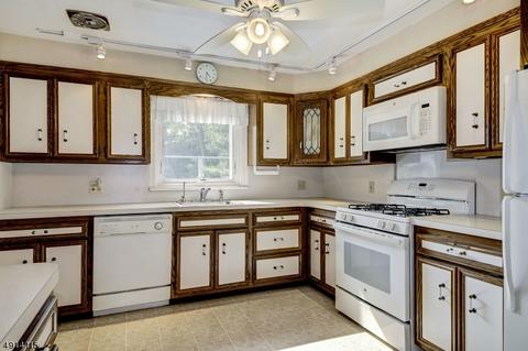 87 Green Knolls Dr, Wayne, NJ 07470 photo 6