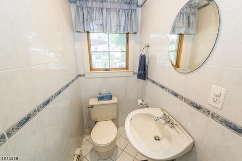 124 Monroe St, Wanaque Boro, NJ 07420 photo 9