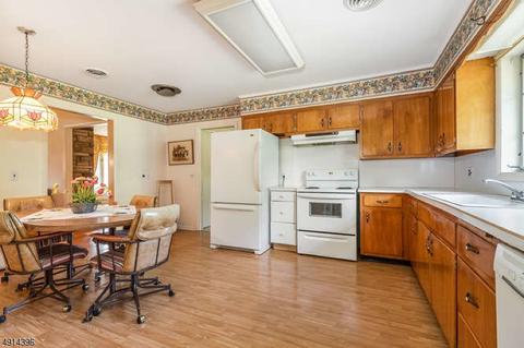 605 E Baldwin St, Hackettstown, NJ 07840 photo 9
