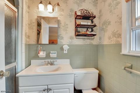 38 Spring Valley Ave, Paramus, NJ 07652 photo 8