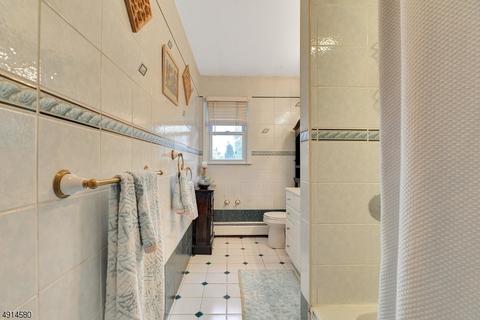 38 Spring Valley Ave, Paramus, NJ 07652 photo 12