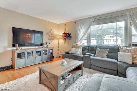38 Spring Valley Ave, Paramus, NJ 07652 photo 4