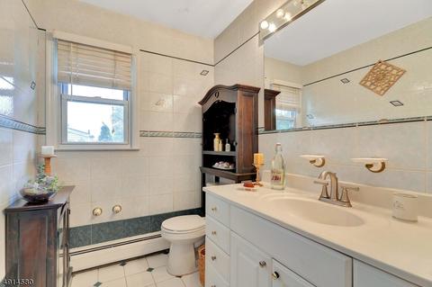 38 Spring Valley Ave, Paramus, NJ 07652 photo 11