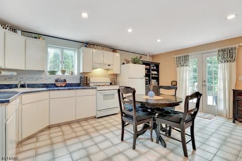 38 Spring Valley Ave, Paramus, NJ 07652 photo 18