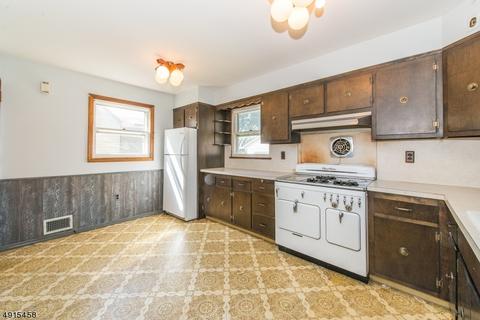 83 Runyon Rd, Clifton, NJ 07013 photo 5