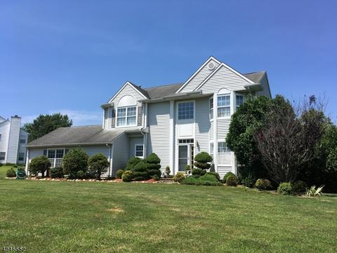 7 Saxton Ln, Hackettstown, NJ 07840 photo 1