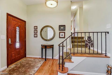47 Hemlock Dr, Paramus, NJ 07652 photo 3