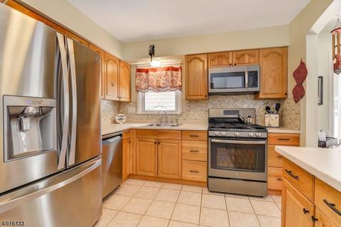 47 Hemlock Dr, Paramus, NJ 07652 photo 7