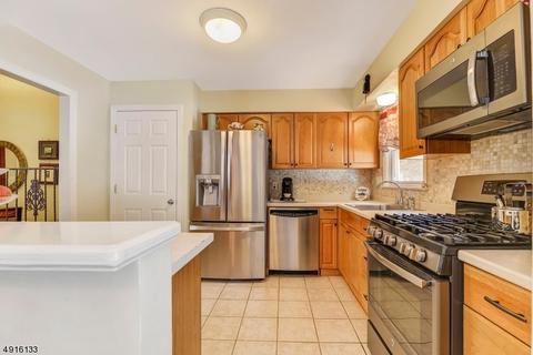 47 Hemlock Dr, Paramus, NJ 07652 photo 8