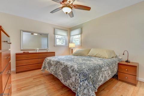 47 Hemlock Dr, Paramus, NJ 07652 photo 9