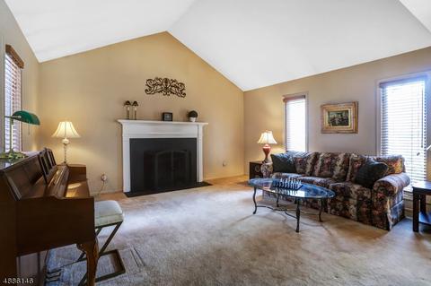 45 Aspen Dr, Bernards, NJ 07920 photo 4