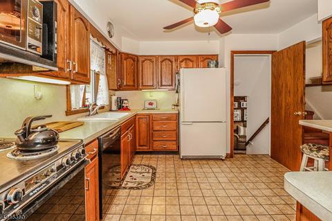 23 Malvern Dr, Clark, NJ 07066 photo 4