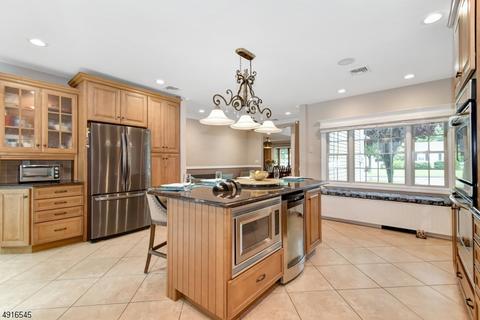 173 Arundel Rd, Paramus, NJ 07652 photo 6