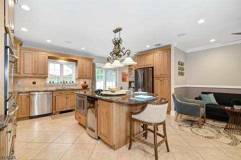 173 Arundel Rd, Paramus, NJ 07652 photo 4