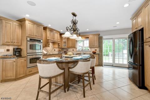 173 Arundel Rd, Paramus, NJ 07652 photo 5