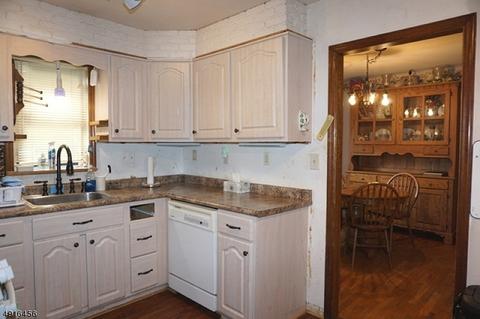 335 Valley Rd, Clark, NJ 07066 photo 8
